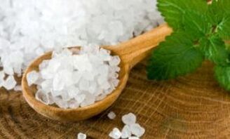 Bains de sel pour le traitement des champignons